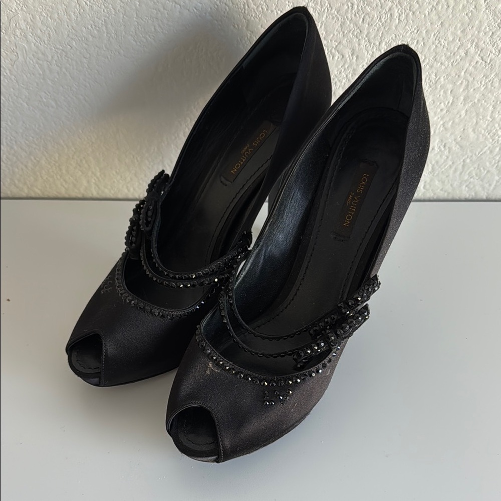 Louis Vuitton Size 38 Satin Embellished Black Peep-Toe Heels